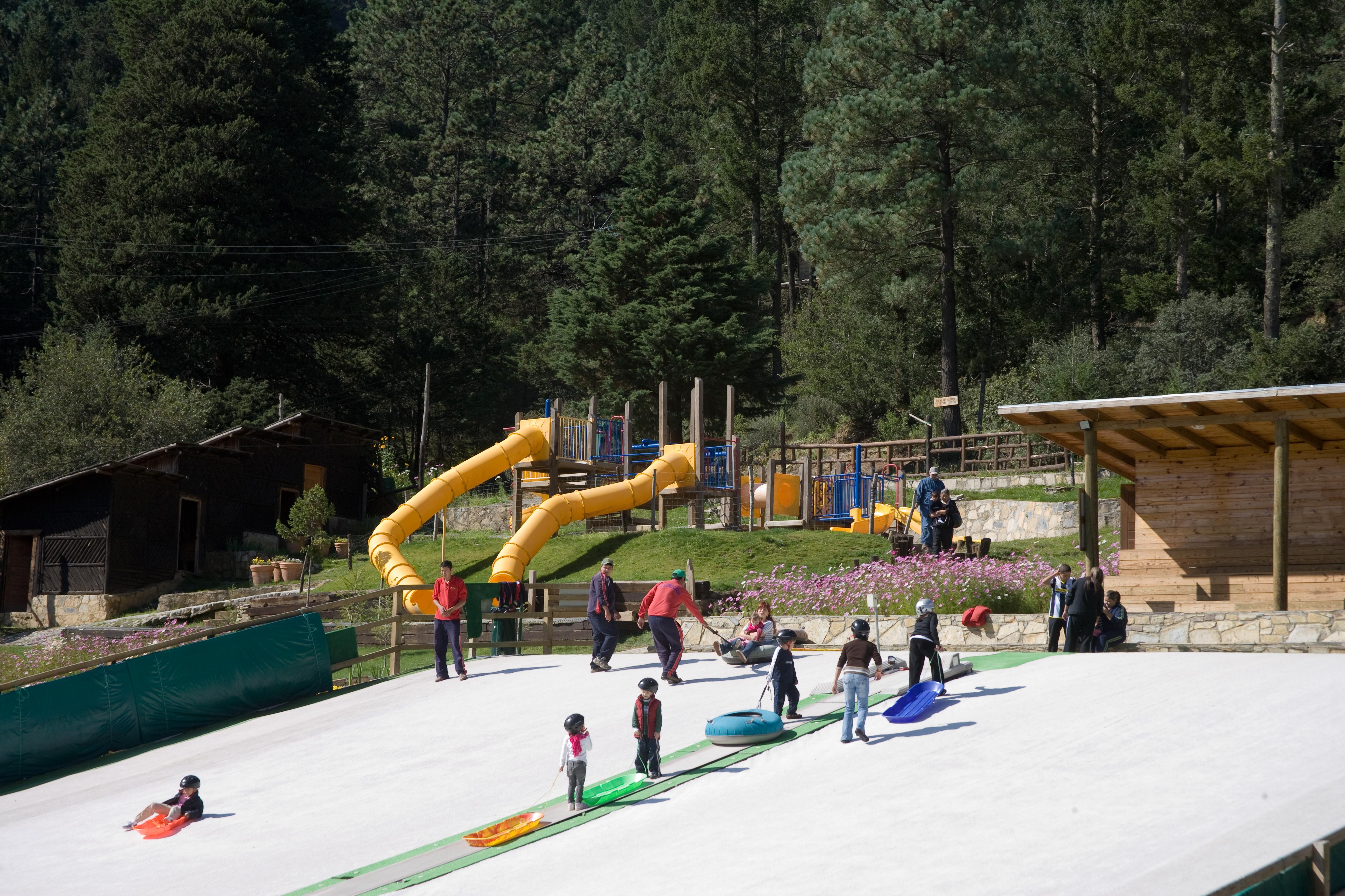 ホテル Bosques De Monterreal San Antonio de las Alazanas エクステリア 写真