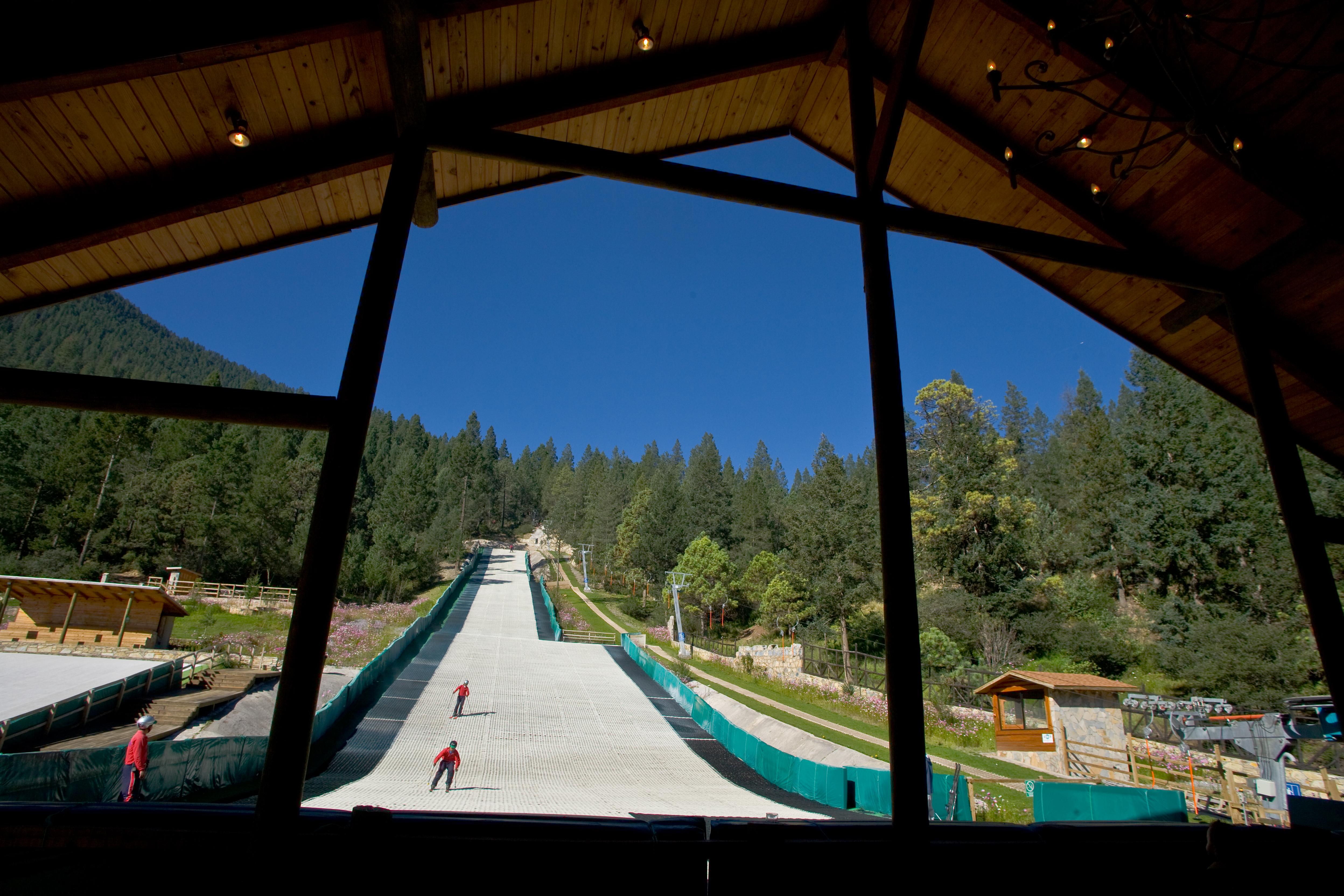 ホテル Bosques De Monterreal San Antonio de las Alazanas エクステリア 写真